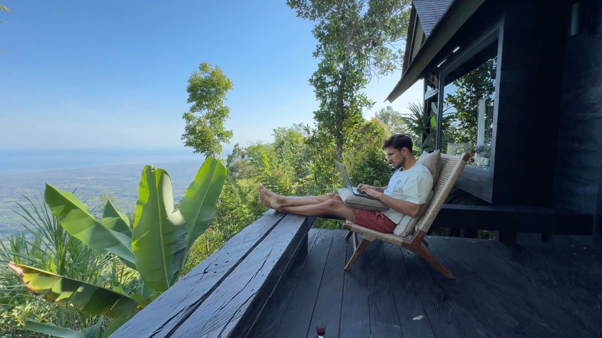 I made $659.8K in gross volume as a solopreneur