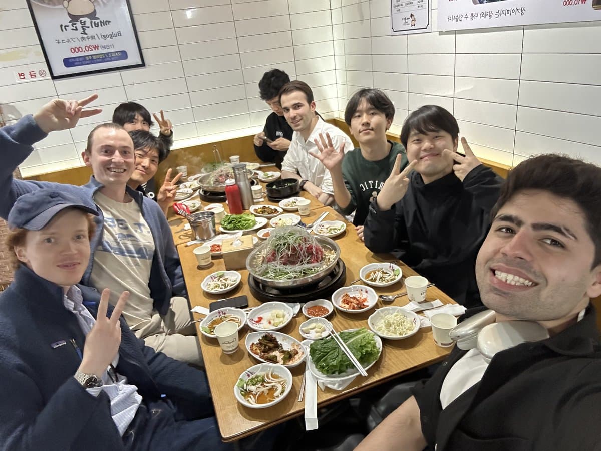 I left the meetup and people are having dinner together, so nice!!